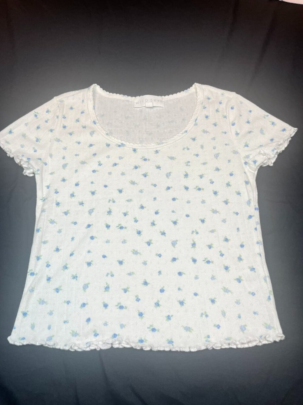 Wild Skye White Pointelle Baby Tee – Blue Ditsy Floral Lettuce Hem Top – Size M